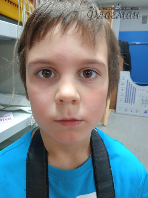 a5c4a9d9.ID Photo.053453